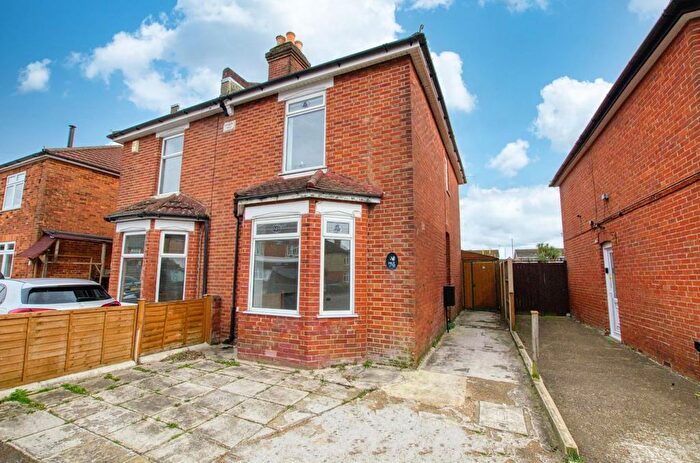 2 Bedroom Semi Detached House For Sale In Pinegrove Road, Southampton, SO19