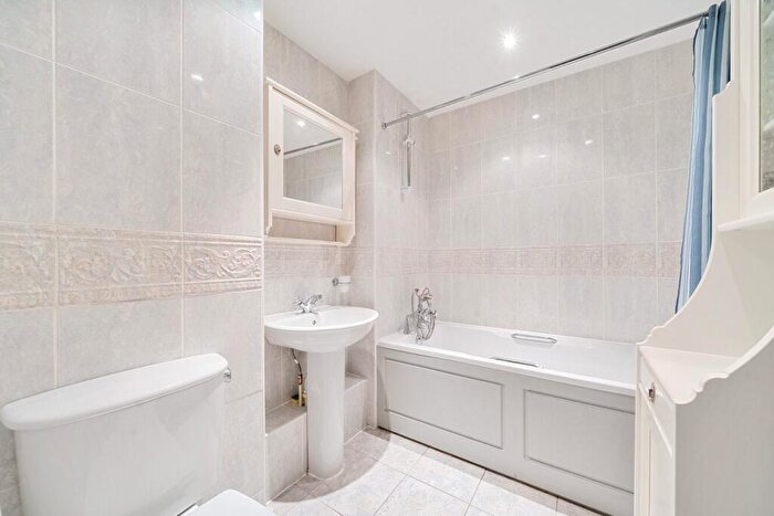 2 Bedroom Flat For Sale In Copers Cope Road, Beckenham, BR3