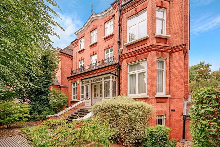 2 Bedroom Flat For Sale In Fitzjohns Avenue, London, NW3