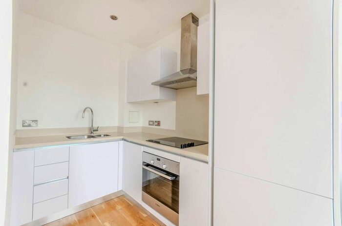 1 Bedroom Flat To Rent In Streatham High Road, Streatham Hill, London, SW16