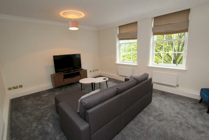 3 Bedroom Apartment To Rent In Royal Standard House, NG1