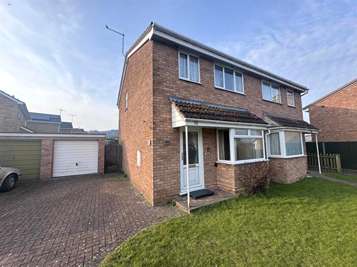3 Bedroom Semi-Detached House For Sale In Oak Way, Huntley, GL19