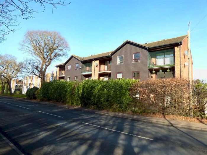 2 Bedroom Flat To Rent In Broomwood Gardens, Pilgrims Hatch, Brentwood, CM15