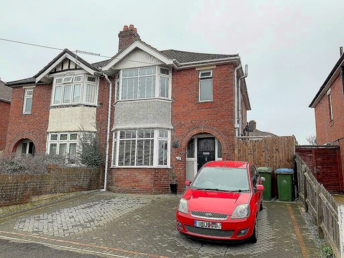 3 Bedroom Semi-Detached House To Rent In Prince Of Wales Avenue, Regents Park, Southampton, SO15