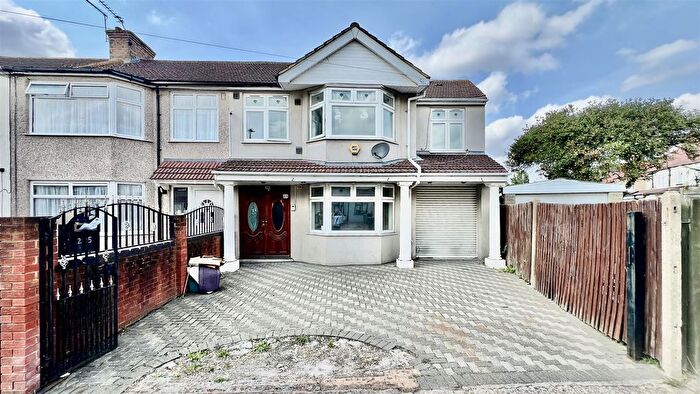 4 Bedroom End Terrace House For Sale In Manor Avenue, Hounslow, TW4