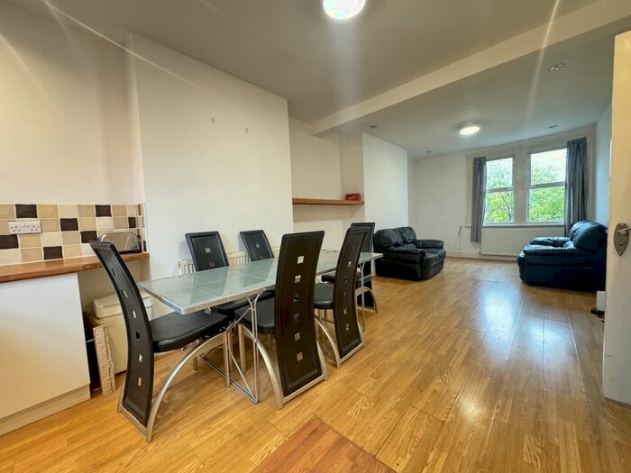 2 Bedroom Flat To Rent In Josephine Avenue, London, SW2