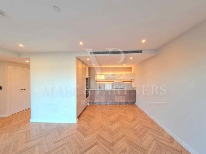 2 Bedroom Flat To Rent In Hampton House, Michael Road, London, SW6