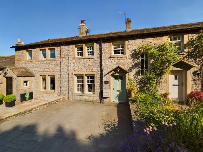 2 Bedroom Cottage To Rent In Main Road, Thornton In Craven, BD23