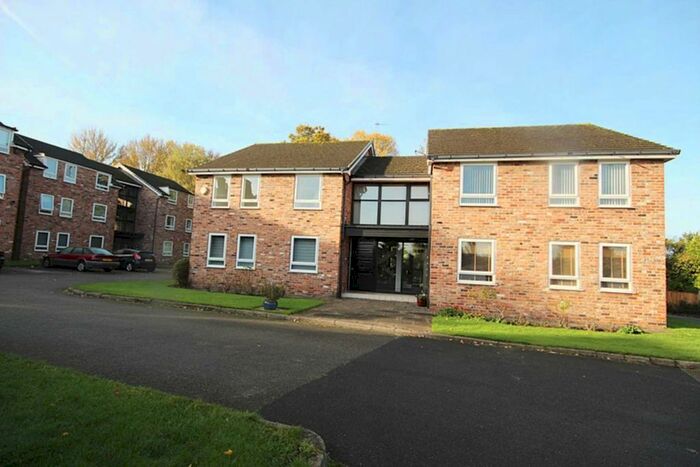 2 Bedroom Flat To Rent In Woodlands Court, Timperley, WA15