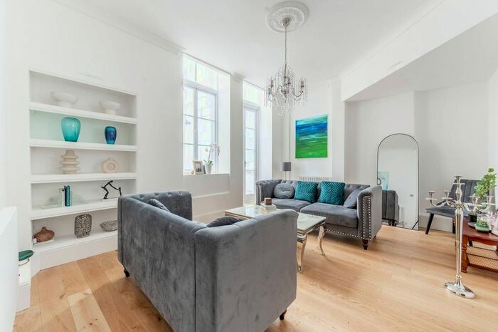 2 Bedroom Flat To Rent In Courtfield Gardens, South Kensington, London, SW5
