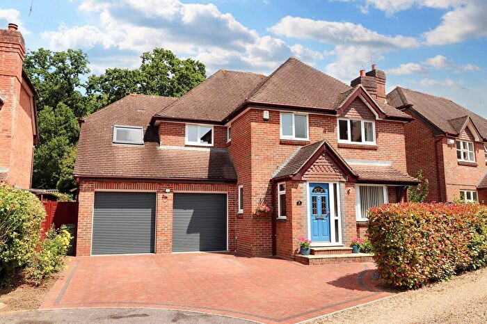 4 Bedroom Detached House For Sale In Witham Close, Chandler's Ford, SO53