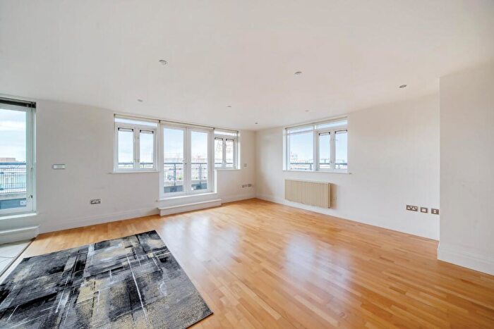 3 Bedroom Flat For Sale In Seven Kings Way, Kingston Upon Thames, Surrey, KT2