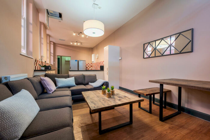 6 Bedroom Block Of Apartments To Rent In Flat F Bishop Blackall School, Exeter, EX4