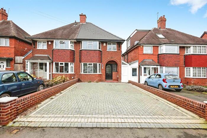 3 Bedroom Semi Detached House For Sale In Shenstone Valley Road, Halesowen, B62