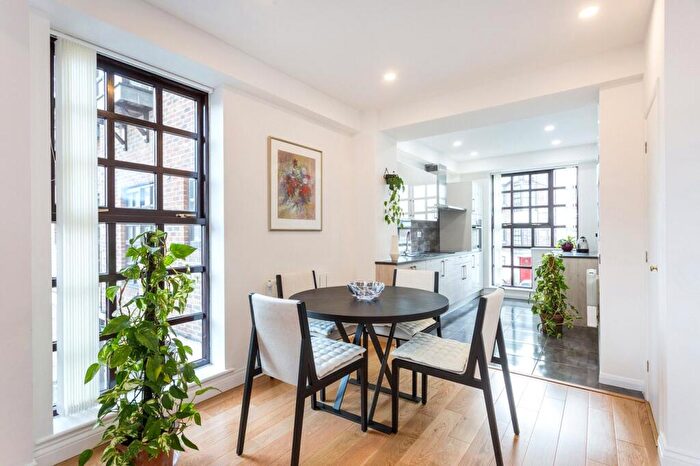 Flat To Rent In Rope Street, Surrey Quays, SE16