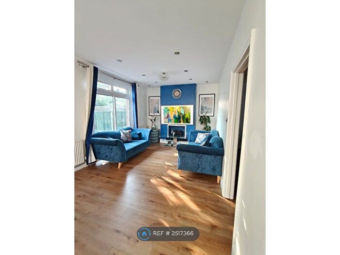 3 Bedroom Bungalow To Rent In Lincoln Close, Harrow, London, HA2