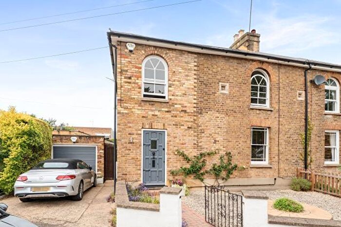 3 Bedroom Semi-Detached House For Sale In Oldfield Road, Maidenhead, SL6