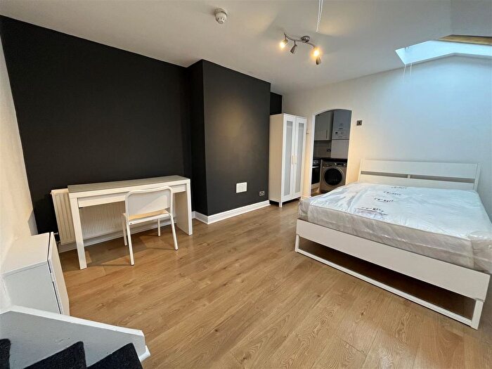 1 Bedroom Flat To Rent In Sandy Grove, Salford, M6