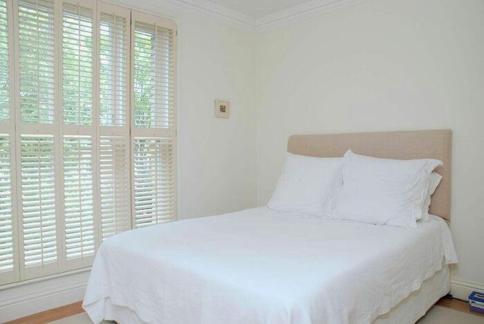 2 Bedroom Flat To Rent In Elsham Road, Holland Park, London, W14