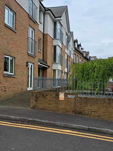 1 Bedroom Flat To Rent In Folkestone Road, Dover, CT17