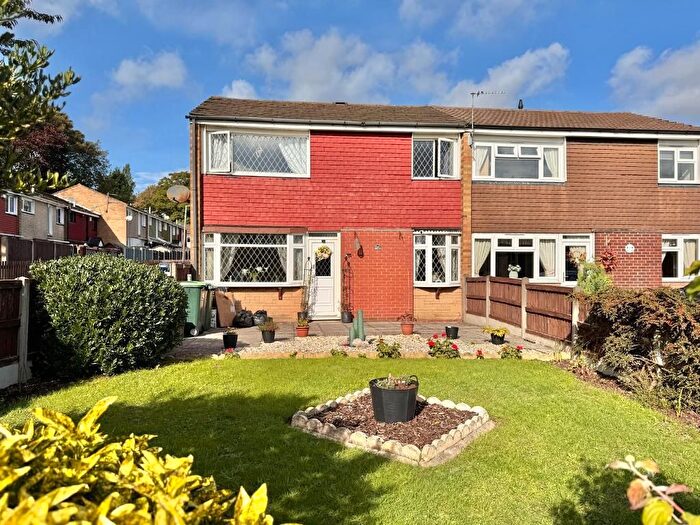 3 Bedroom Semi-detached House For Sale In Ramsey Close, West Bromwich, West Midlands, B71