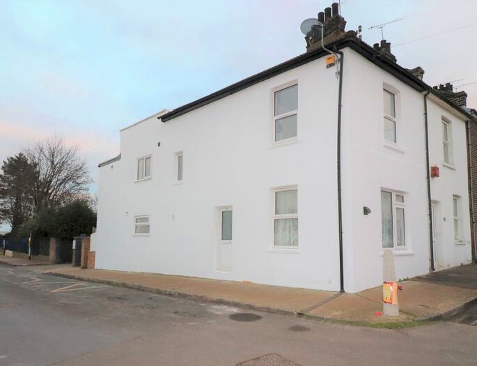 3 Bedroom End Of Terrace House To Rent In Factory Road, Gravesend DA11