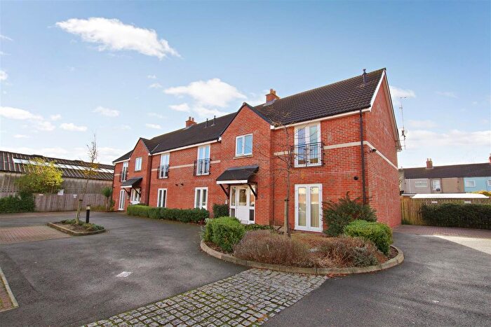 2 Bedroom Flat To Rent In Argyle Street, Gorse Hill, Swindon, SN2