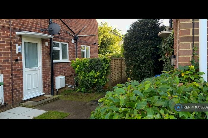 2 Bedroom Maisonette To Rent In Brunswick Close, Walton-On-Thames, KT12