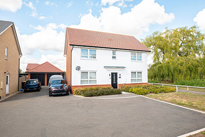 4 Bedroom Detached House For Sale In Hilton Crescent, Hullbridge, SS5