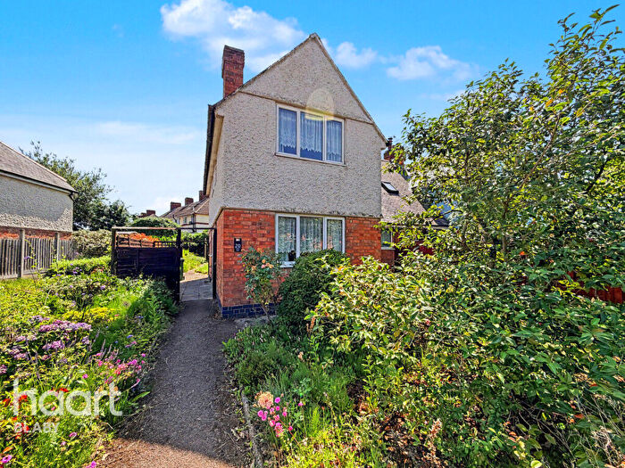 3 Bedroom Semi-Detached House For Sale In Arbor Road, Leicester, LE9
