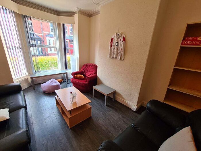 4 Bedroom House To Rent In Hessle View, Leeds, LS6