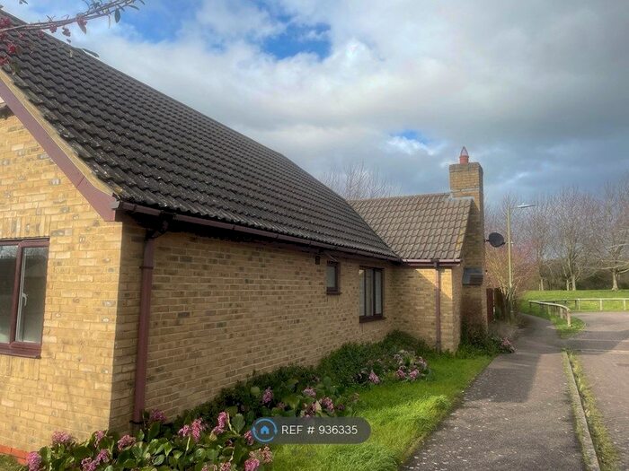 3 Bedroom Bungalow To Rent In Curlew Crescent, Royston, SG8