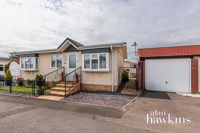 2 Bedroom Mobile/park Home For Sale In Church Park, Church Park, Bradenstoke, SN15