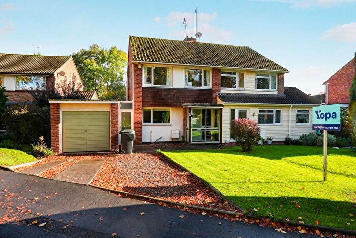 3 Bedroom Semi Detached House For Sale In Stonehouse Road, Bromsgrove, B60
