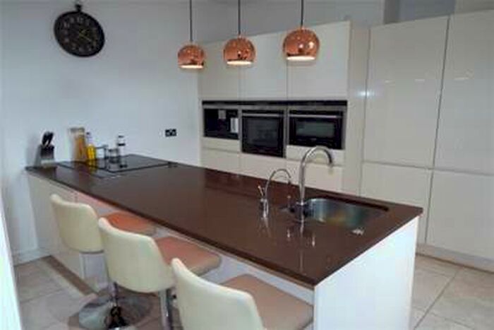 3 Bedroom Flat To Rent In High Street, Starbeck, HG2