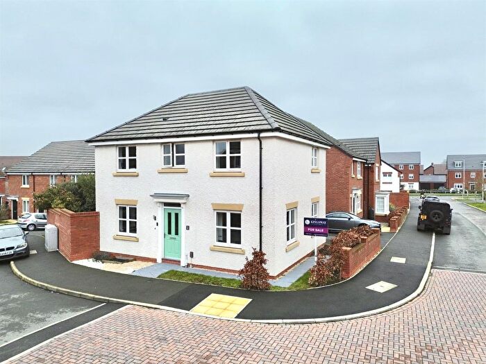 3 Bedroom Detached House For Sale In Willow Drive, Warwick, CV34