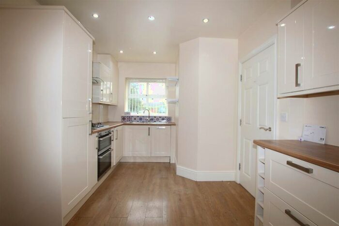 4 Bedroom Town House To Rent In Rushdene Court, Wyke, Bradford, BD12