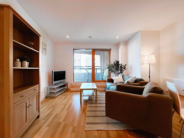 2 Bedroom Flat To Rent In The Gateway North, Leeds, LS9