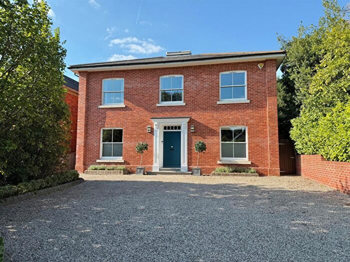 5 Bedroom Detached House To Rent In Rose Bank, Brentwood, Essex, CM14