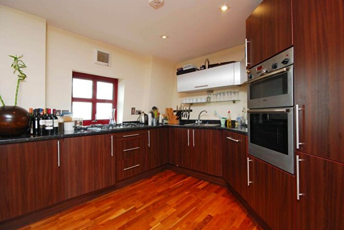 2 Bedroom Flat To Rent In Quaker Street, Spitalfields, London, E1