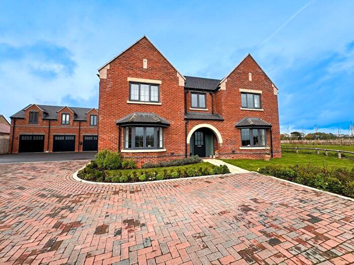 6 Bedroom Detached House For Sale In Robotham Road, Clophill, MK45