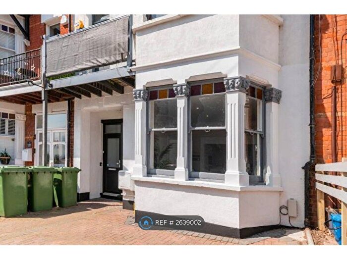 2 Bedroom Flat To Rent In San Remo Parade, Westcliff-On-Sea, SS0