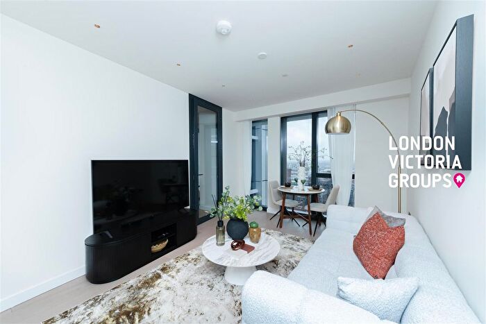 1 Bedroom Flat To Rent In River Park Tower, Nine Elms Lane, London, SW8