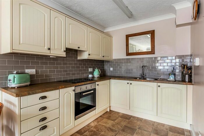 1 Bedroom Flat For Sale In Beatrice Road, Oxted, RH8