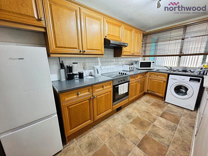 2 Bedroom Flat To Rent In Brampton Towers, SO16