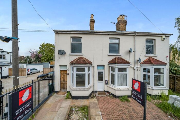 2 Bedroom End Of Terrace House To Rent In London Road Stone, DA2