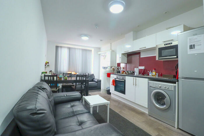 3 Bedroom Apartment To Rent In Phoenix Halls, CV1