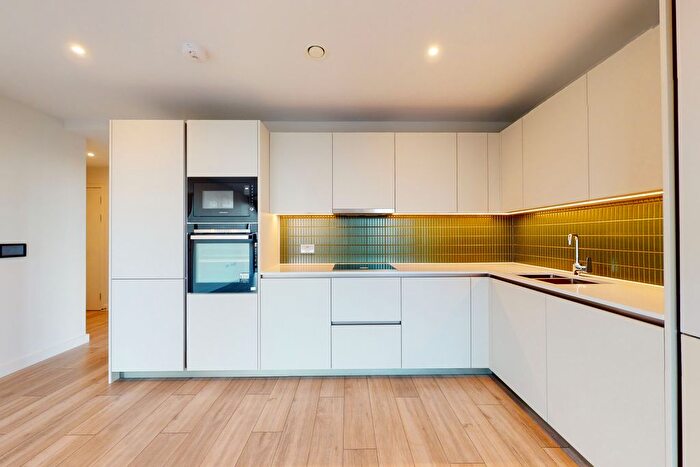3 Bedroom Flat To Rent In New Kent Road, London, SE1