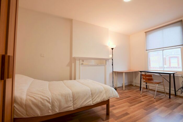 Studio To Rent In Cheniston Gardens, Kensington, London, W8