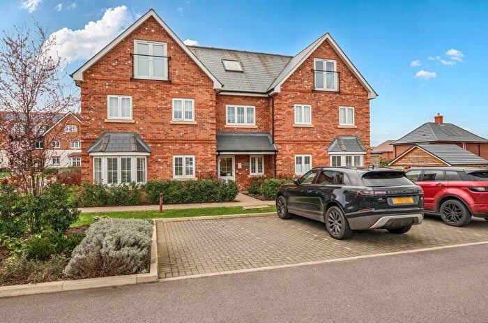 2 Bedroom Flat For Sale In Old Farmhouse Row, Warfield, Bracknell, Berkshire, RG42